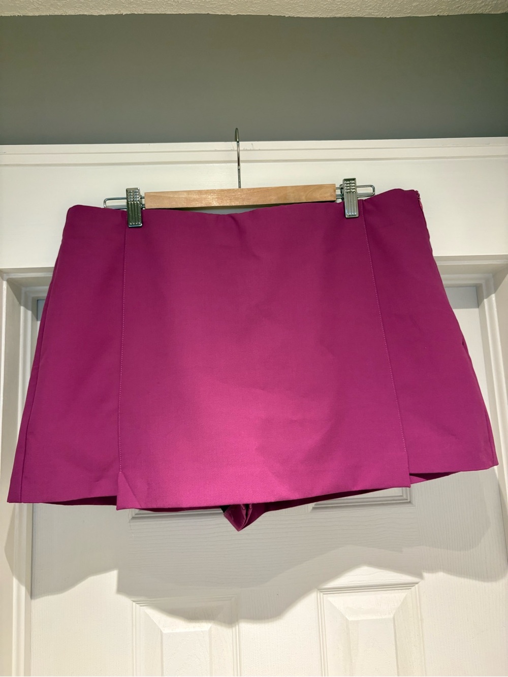 Zara Fuchsia (never worn) Tailored Women’s Skort